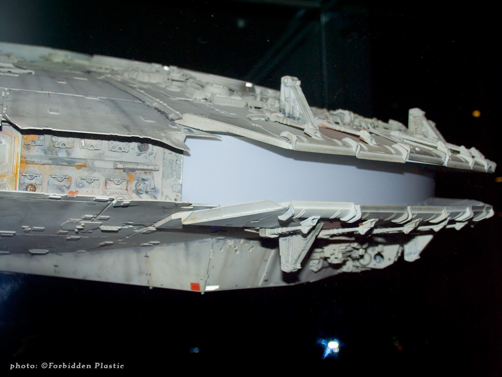 A Star Wars forgatásakor használt eredeti, 5 láb méretű Millennium Falcon makett