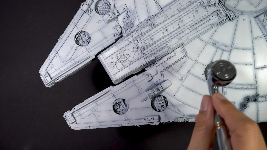 Bandai 1:72 Millennium Falcon festése